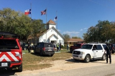 Hombre armado mata a 26 personas en una iglesia en Texas