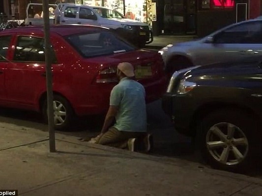 Une vidéo montrant un musulman en prière attire l’attention des Australiens