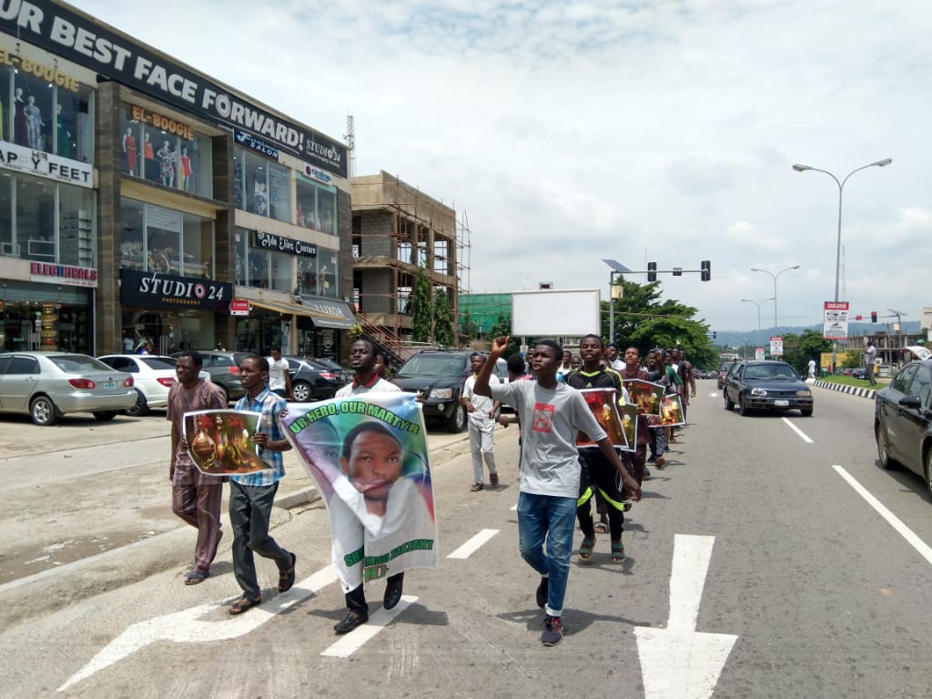 Şeyh Zakzaki’ye destekte Nijeryalıların protesto gösterilerinden kareler
