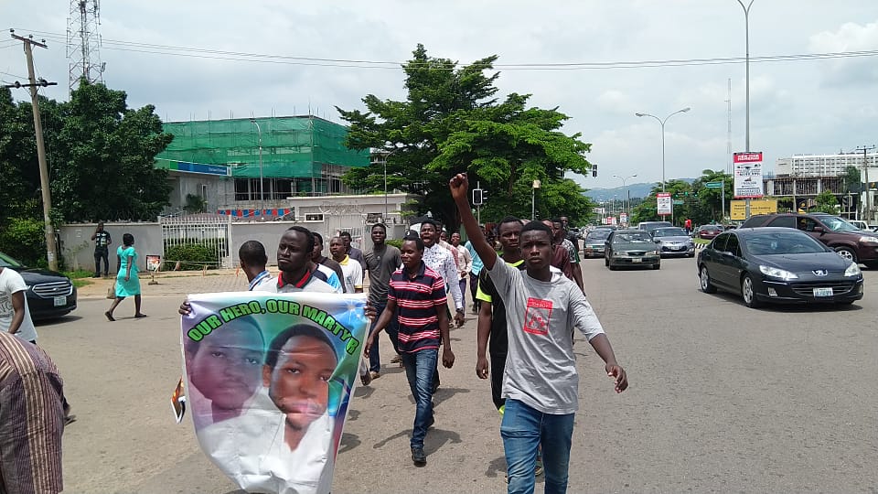 Şeyh Zakzaki’ye destekte Nijeryalıların protesto gösterilerinden kareler